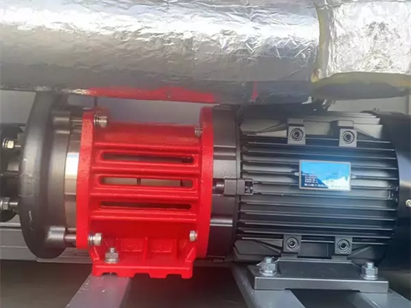 Magnetic oil pump
